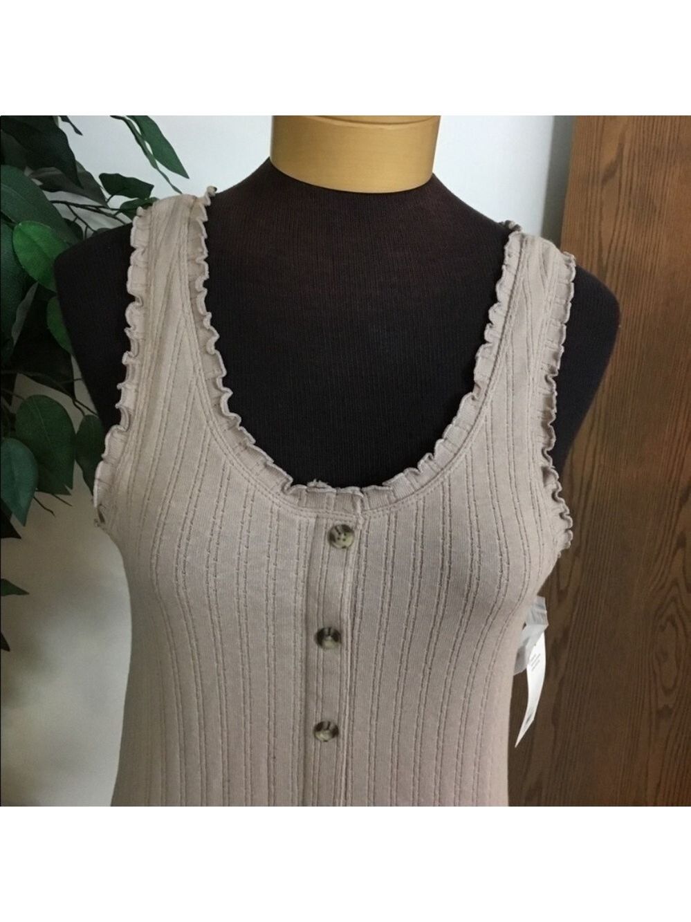 SO button down sleeveless tank Woman’s Junior’s size XL dark tan - Picture 5 of 13